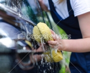 Lavar a Carroceria do Carro com a Mao (11)