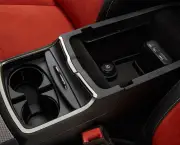 2015 Dodge Charger SRT Hellcat - center cupholders with center console media center