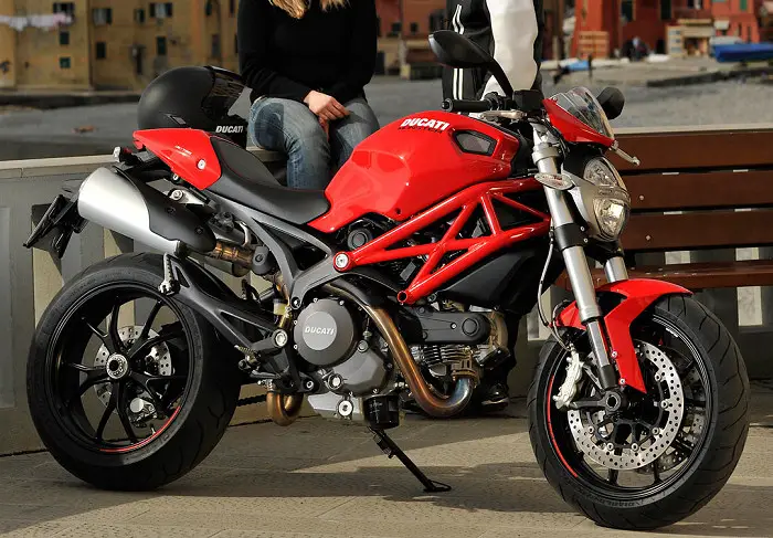 Какой мотоцикл купить новичку. Мотоцикл Ducati Monster 250. Мотоцикл Ducati Monster 821. Ducati Monster+ 937. Ducati Monster 696 с пассажиром.