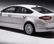 Ford Fusion Hybrid 2013 (2)